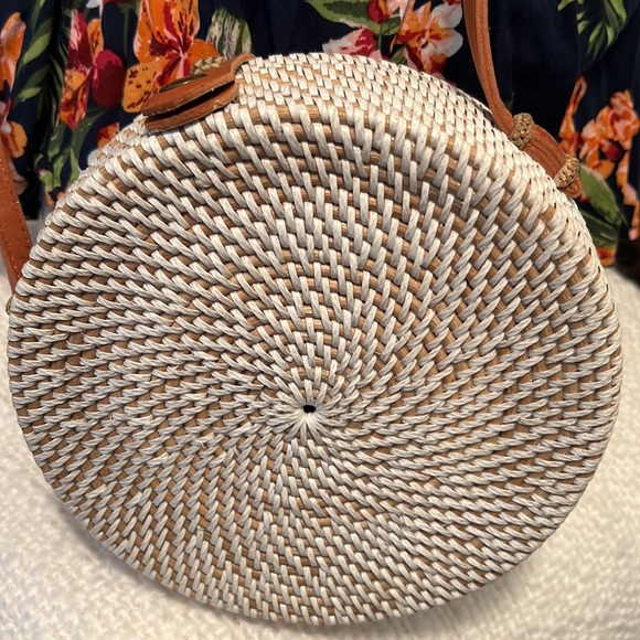 NWOT Round Rattan Crossbody Bag - Picture 6 of 7
